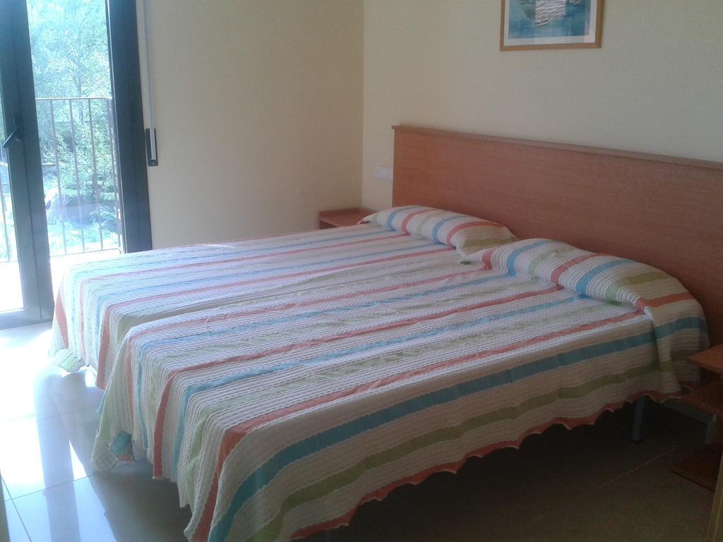 Apartamentos Fonda Finet ซานต์เฟลิอู เด ปายารอลส์ ห้อง รูปภาพ